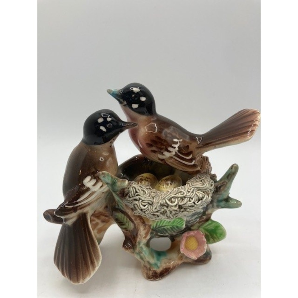 Vintage MCM 1950-1960 Porcelain Robins on a Nest Figurine by Arnart Japan 4.5"H‎